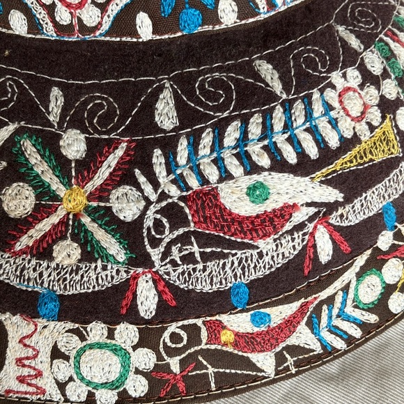 Felt embroidered hat - Picture 2 of 8